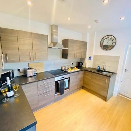Cannock House ~ 4 Bedrooms All With Ensuite. Rugeley Exterior foto