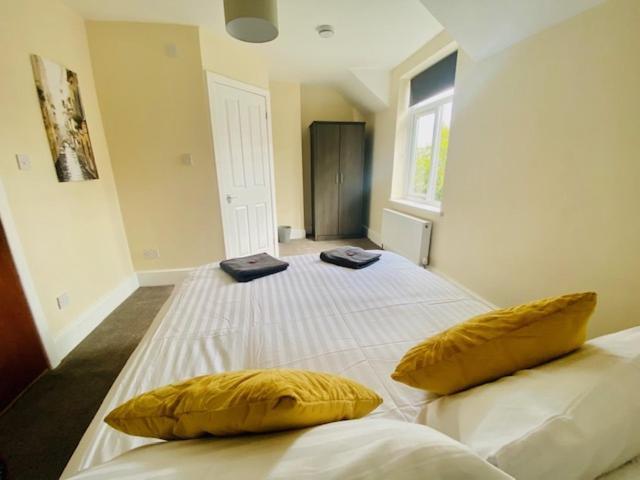 Cannock House ~ 4 Bedrooms All With Ensuite. Rugeley Exterior foto
