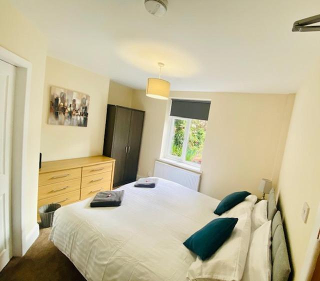 Cannock House ~ 4 Bedrooms All With Ensuite. Rugeley Exterior foto