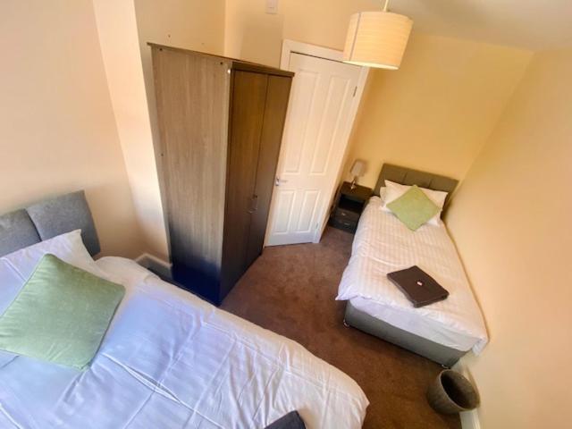 Cannock House ~ 4 Bedrooms All With Ensuite. Rugeley Exterior foto